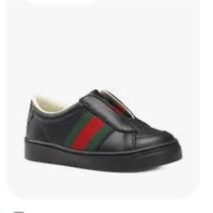Gucci Authentic boys leather slip on sneaker European size 32 US 1
